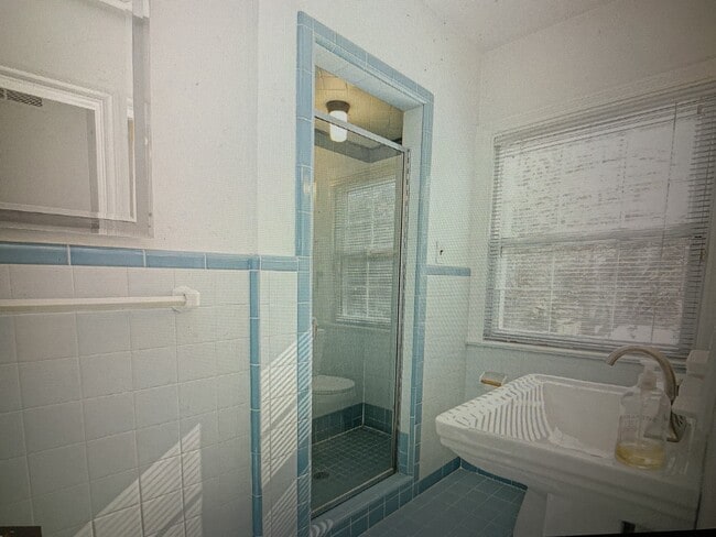 Photo - 526 Williams Rd