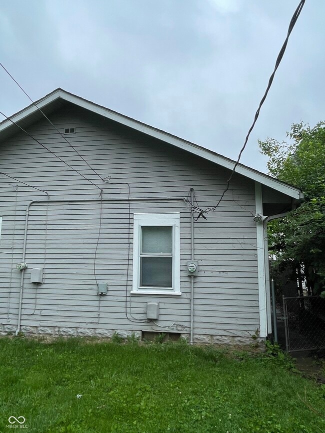 Photo - 890 N Gladstone Ave