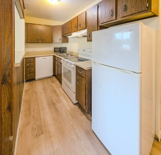Photo - West Knoxville 37919 - 1 Bedroom Apartment in West Knoxville! Available Now! 1 Bedroom, 1 Bath. -...