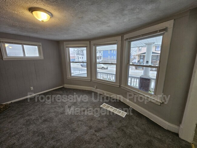 Photo - 10602 Earle Ave