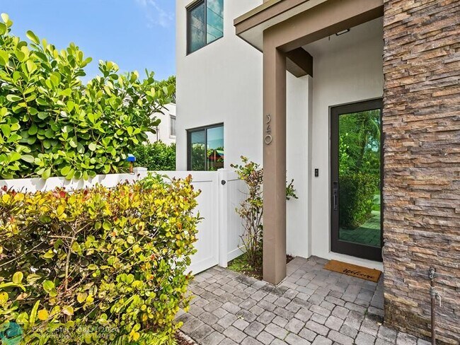 Photo - 340 SW 16th St