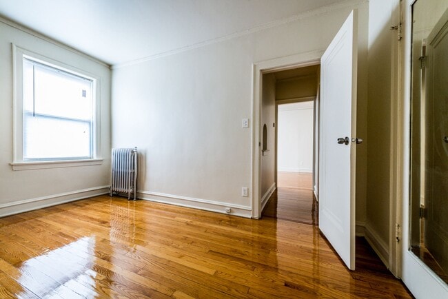 1931 E 71st