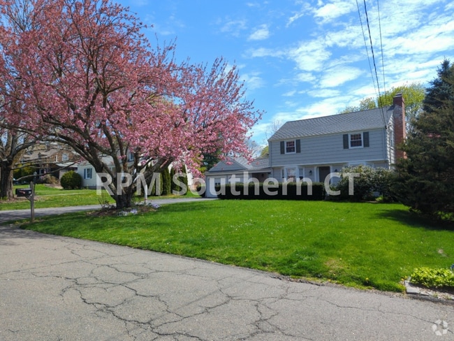 Building Photo - 28 Deerfield Dr Rental
