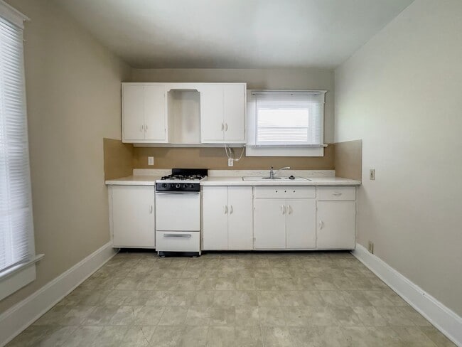 Building Photo - 940 S 15th St Unit 940 1/2