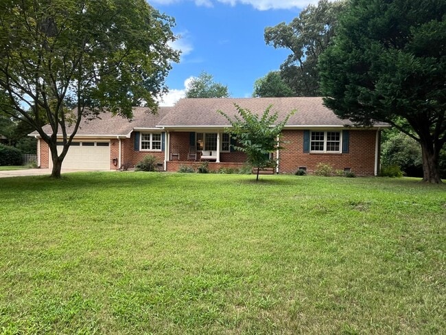 Building Photo - 805 Winthrope Dr