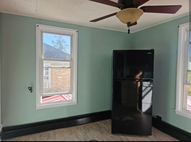 kitchen - 121 N Lancaster St Unit Apt A