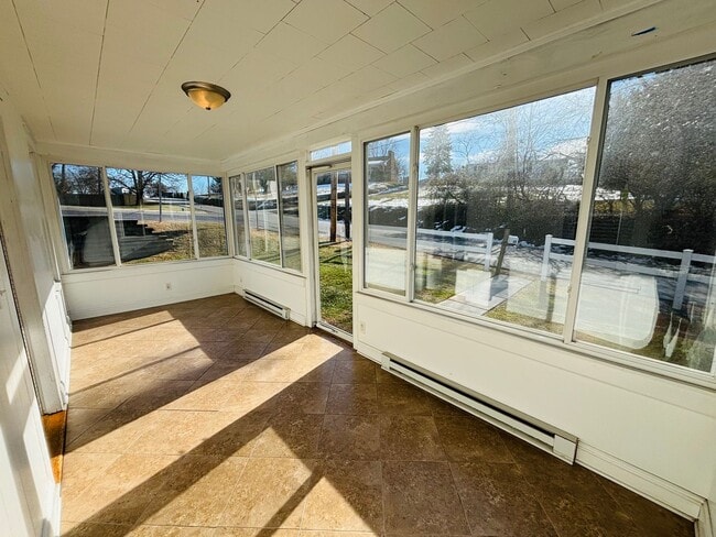 Photo - 605 Republic Rd