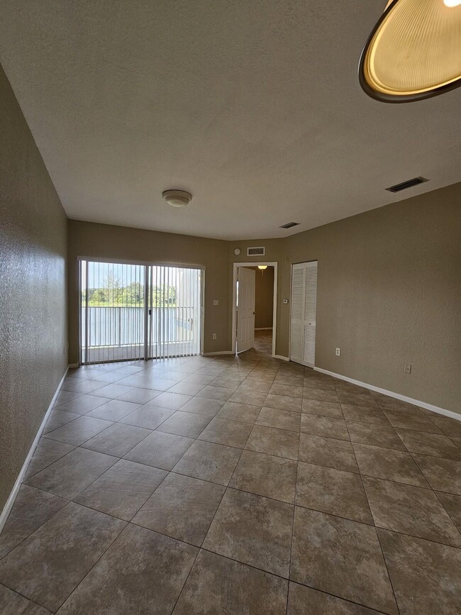 Photo - 1145 Golden Lakes Blvd Condominio Unidad 725