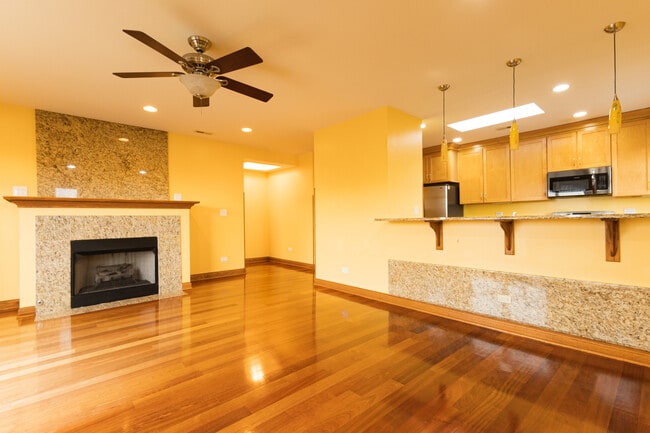 Photo - 301 S Leavitt St Unit 4S