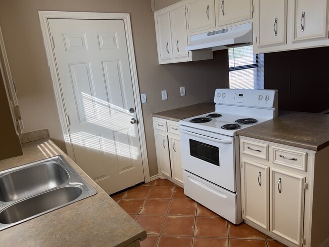 Photo - 302 E 17th St