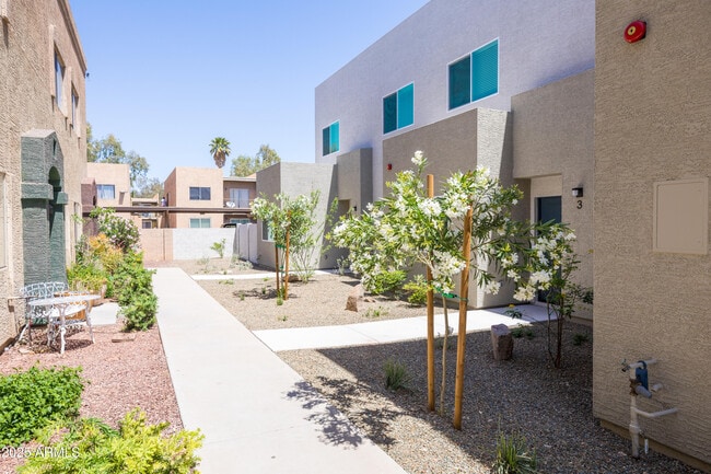 Photo - 2842 E Tracy Ln