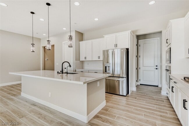 Photo - 76 Tatahatso Pt St