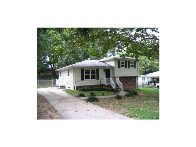 Building Photo - 4 Bed 2 Bath in Atlanta!