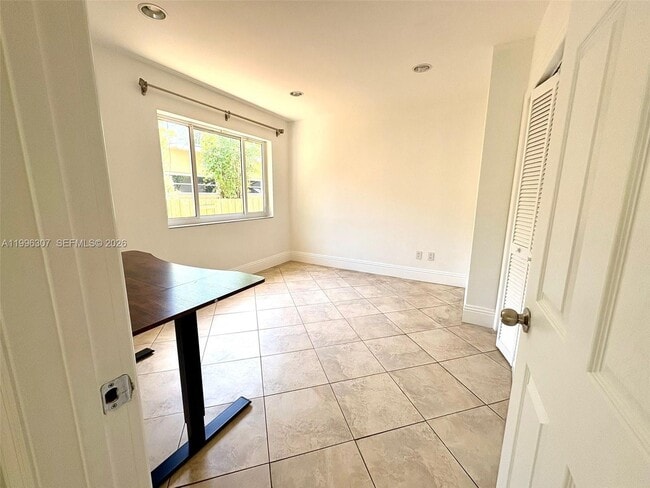 Photo - 4190 Pamona Ave