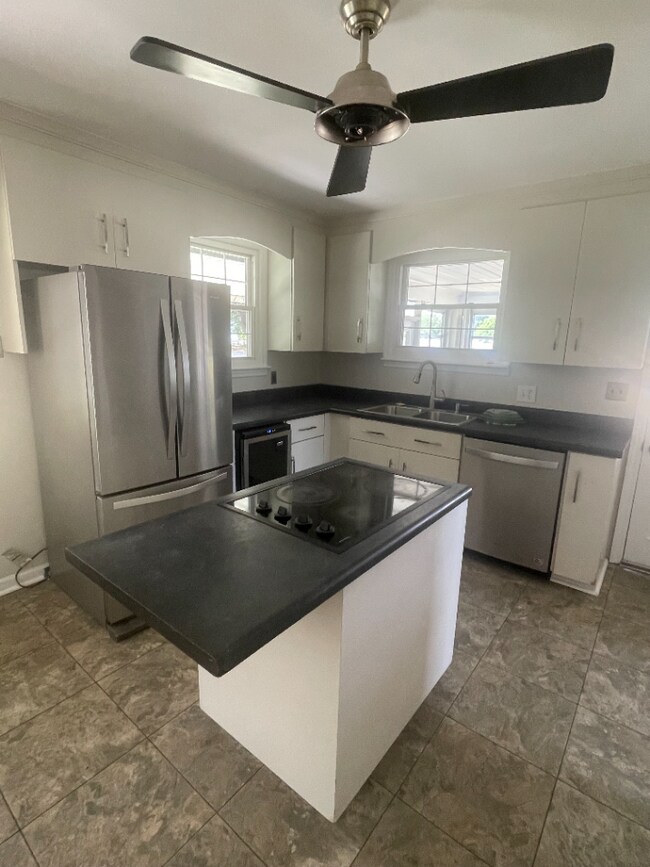 Photo - 4 bedroom house with fenced in yard and storage galore 8 minutes from Liberty University and Ward...