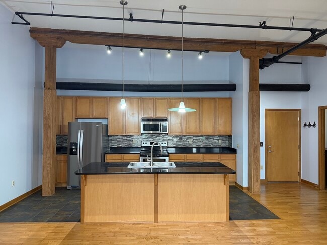 Building Photo - 720 S Marquette St Unit 407