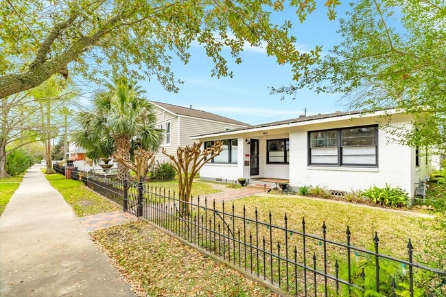 Photo - 1212 Avenue H