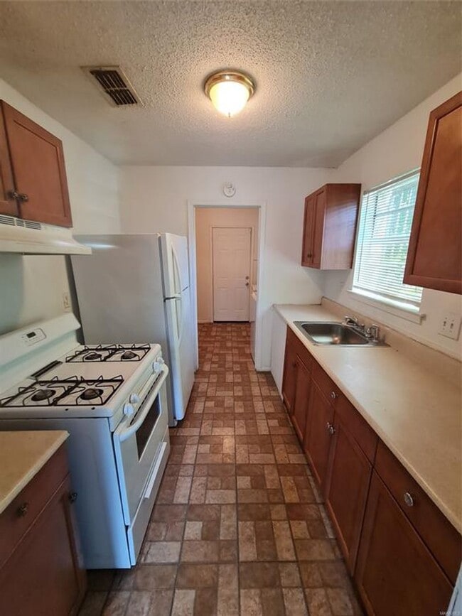 Photo - Washer/Dryer Included! No Carpet to worry ...