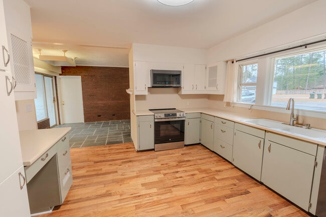 Photo - 1010 Bion Butler Rd