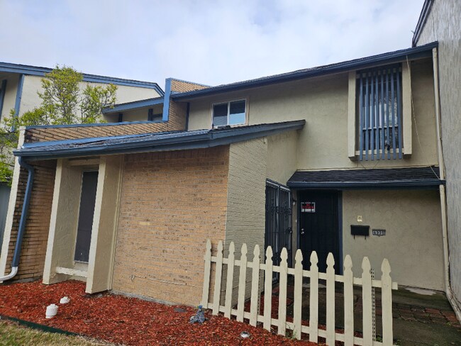 Photo - 4008 Towngate Blvd House