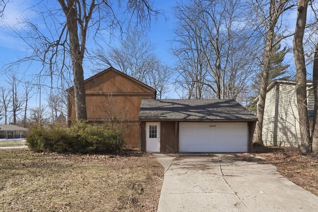 Building Photo - 3 Bedroom house with updated features and fenced in yard!