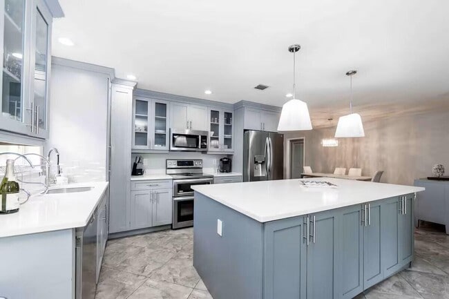 Photo - 710 Dobbins St