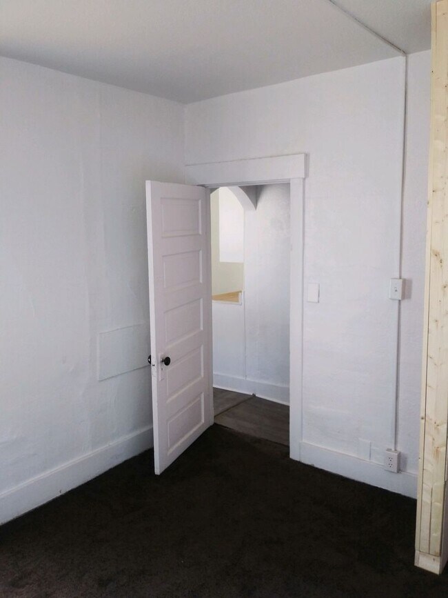 Photo - 1024 W 5th St Unit Apt 2