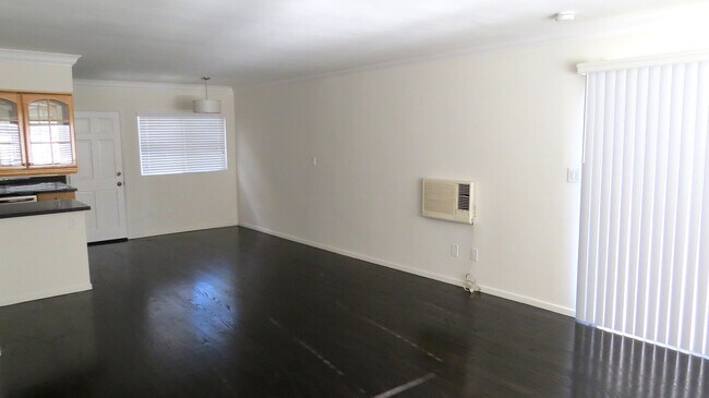 Photo - 1458 Berkeley St