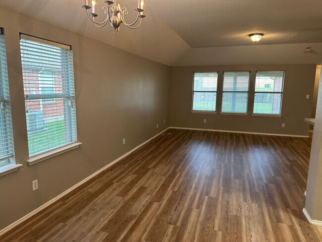 308 Chinaberry Trail