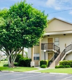 Building Photo - 3161 SE Aster Ln Unit 1205