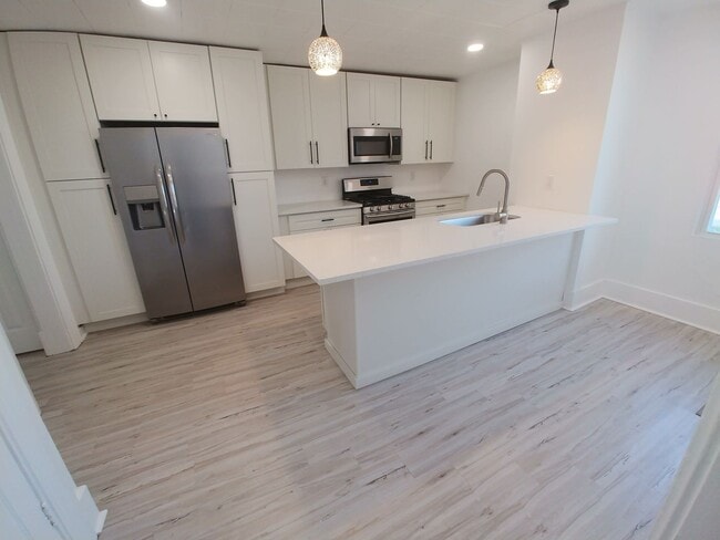 Building Photo - Updated Rental - Allentown
