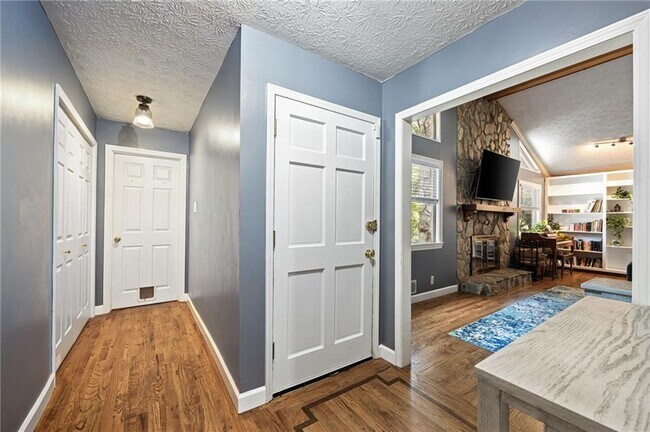 Photo - 2076 Lake Ridge Terrace