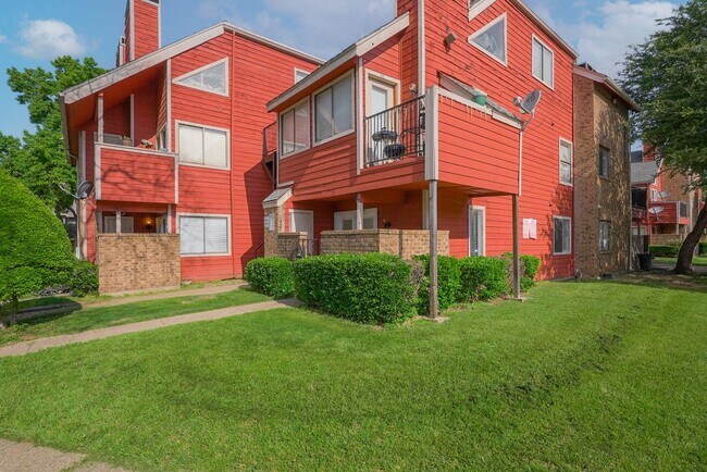 Photo - 9825 Walnut St