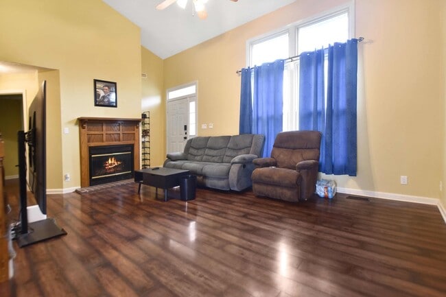 Photo - Pet Friendly Three Bedroom!