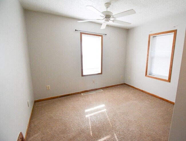 Photo - Cute house, great location, move in and ma...