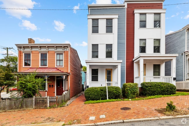 Building Photo - 2102 E Broad St Rental