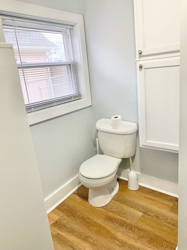 Building Photo - 3 Bedroom 1 Bath East Nashville Charmer fo... Rental