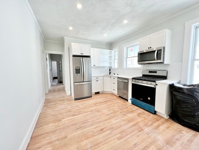 Building Photo - 79 Sydney St Unit 3