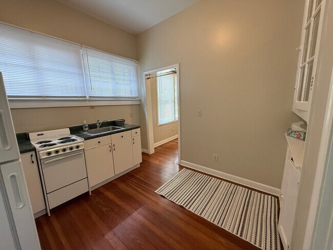 Photo - 318 Tremont St Unit 3