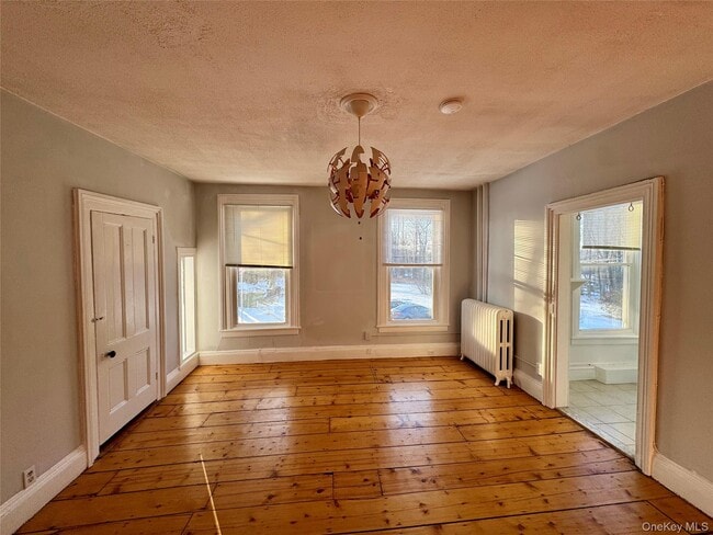 Building Photo - 1860 E Main St Unit 5