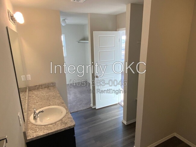 Photo - 1841 Easton Ln