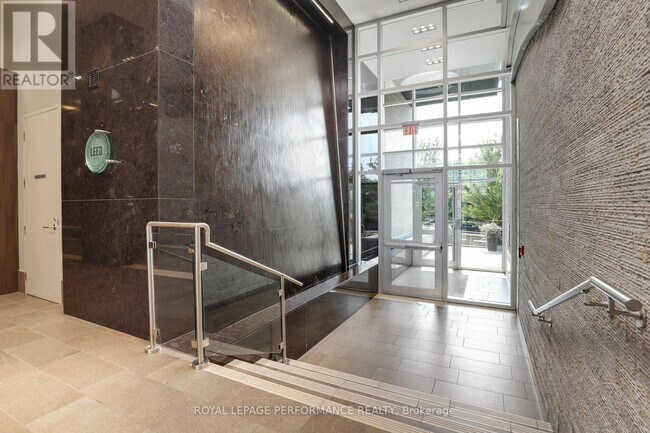 Photo - 1035 Bank St Unit 907