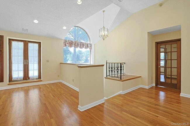 Photo - 99 New Hempstead Rd