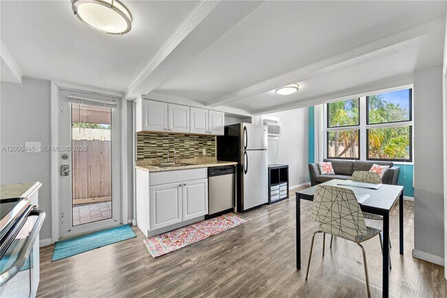 Photo - 2618 Monroe St Unidad B