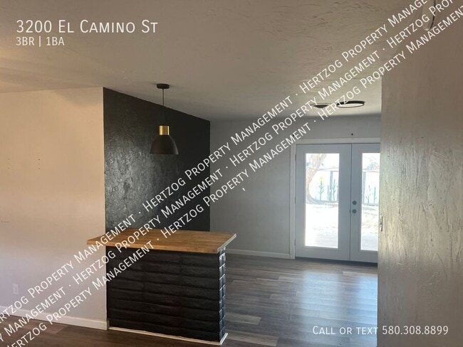 Photo - 3200 El Camino St