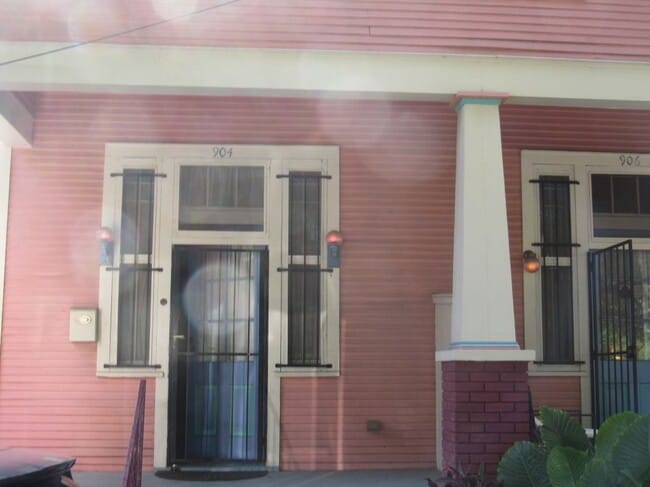 Building Photo - 904 Pauline St