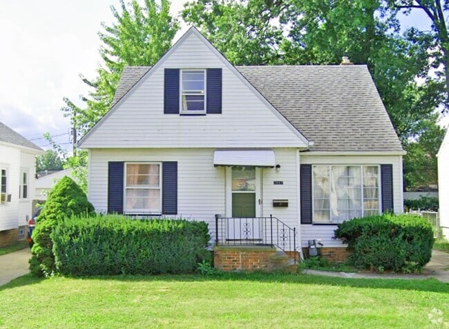 Building Photo - 3 BED 1 BATH BEAUTIFUL SINGLE FAMILY HOME ...