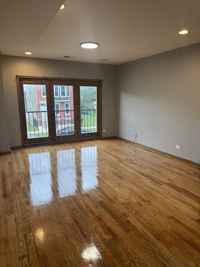 1114 S Albany Ave