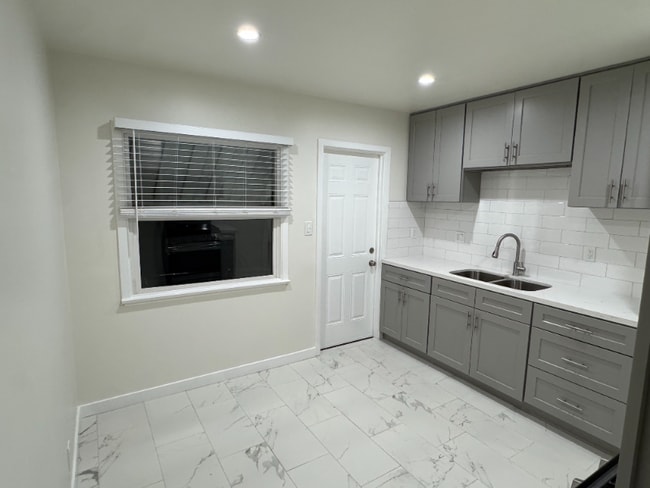 Photo - 421 E Acacia Ave Unit B