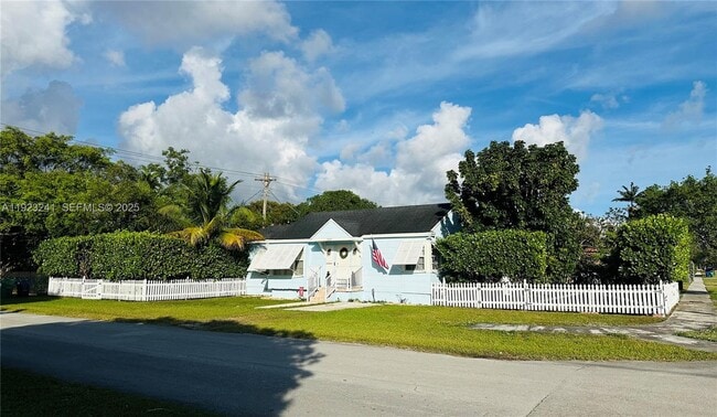 Building Photo - 3927 SW 64th Ave